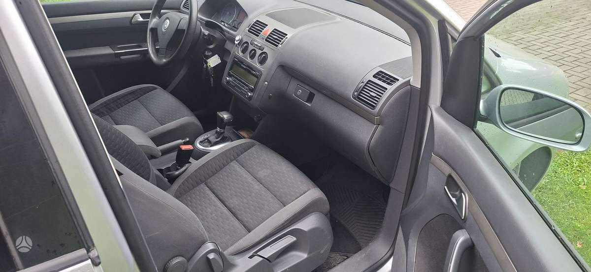 Volkswagen Touran - 5