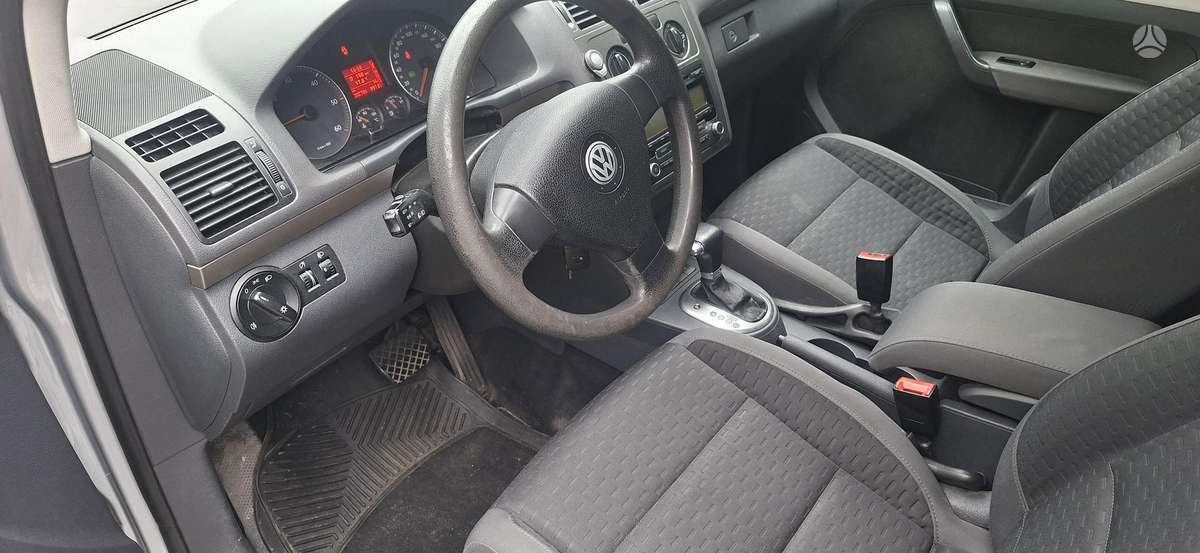 Volkswagen Touran - 6