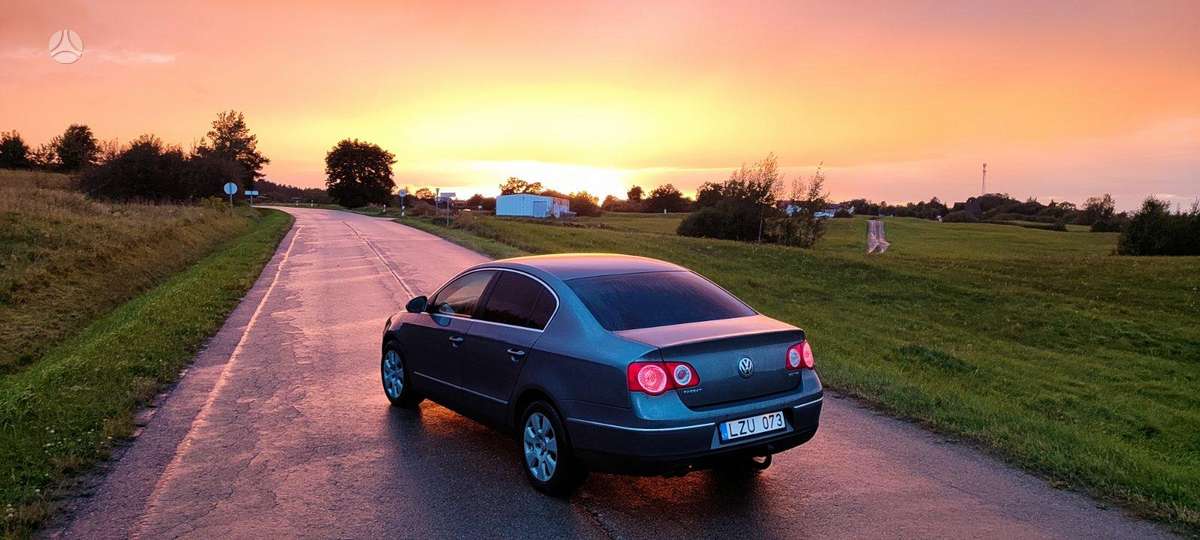 Volkswagen Passat - 1