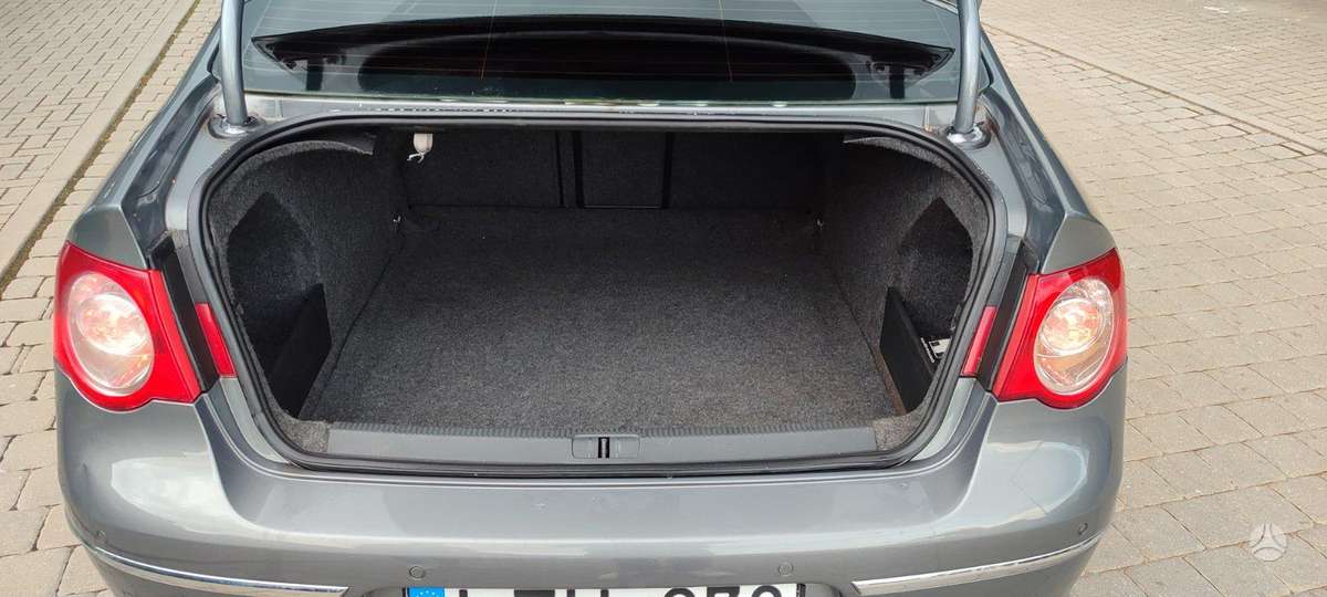 Volkswagen Passat - 11
