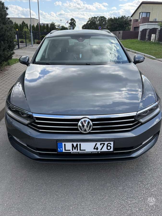 Volkswagen Passat - 1