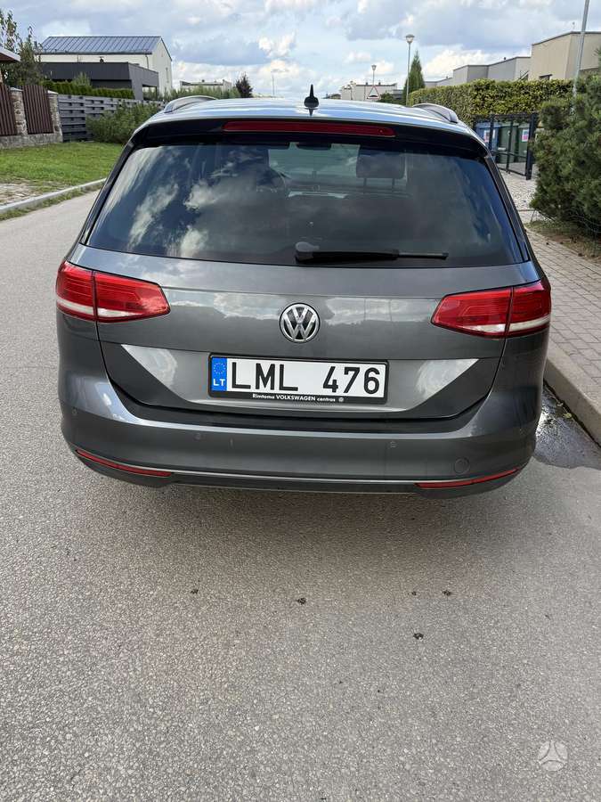 Volkswagen Passat - 4