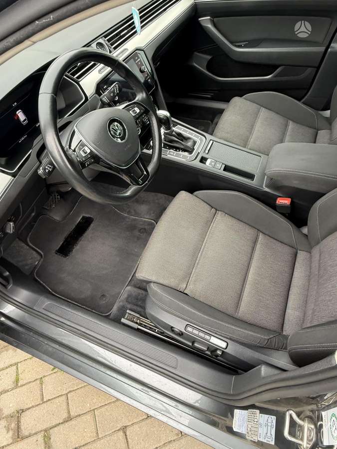 Volkswagen Passat - 12