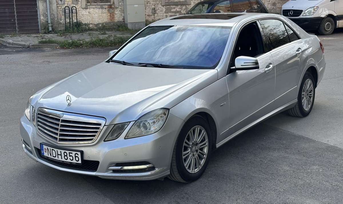 Mercedes-Benz E220 - 1