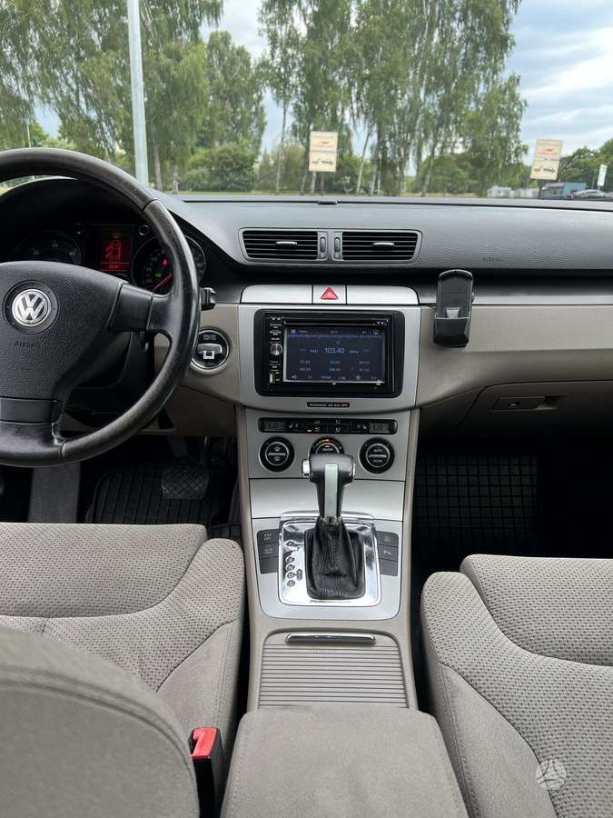 Volkswagen Passat - 12