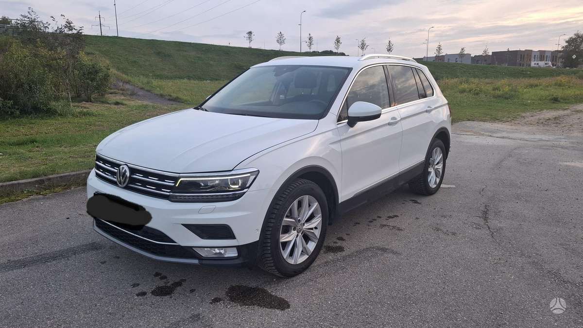 Volkswagen Tiguan - 1
