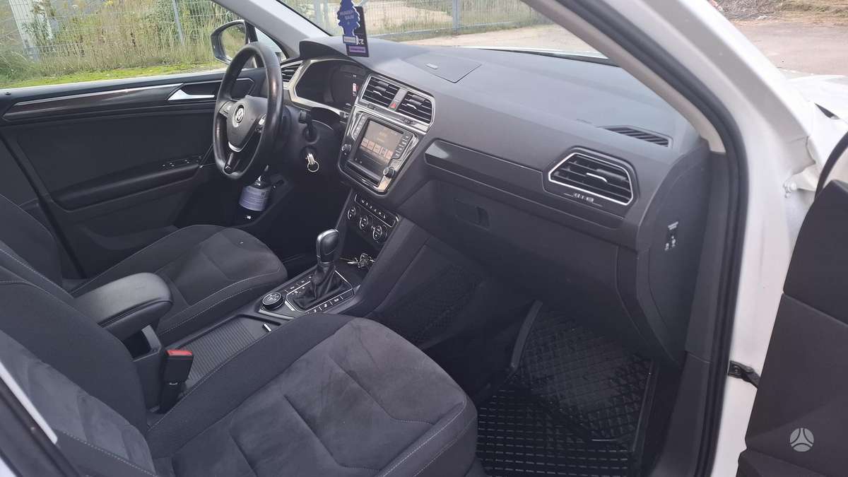Volkswagen Tiguan - 10