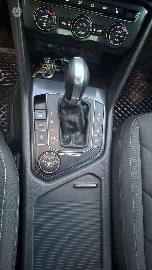 Volkswagen Tiguan - 12