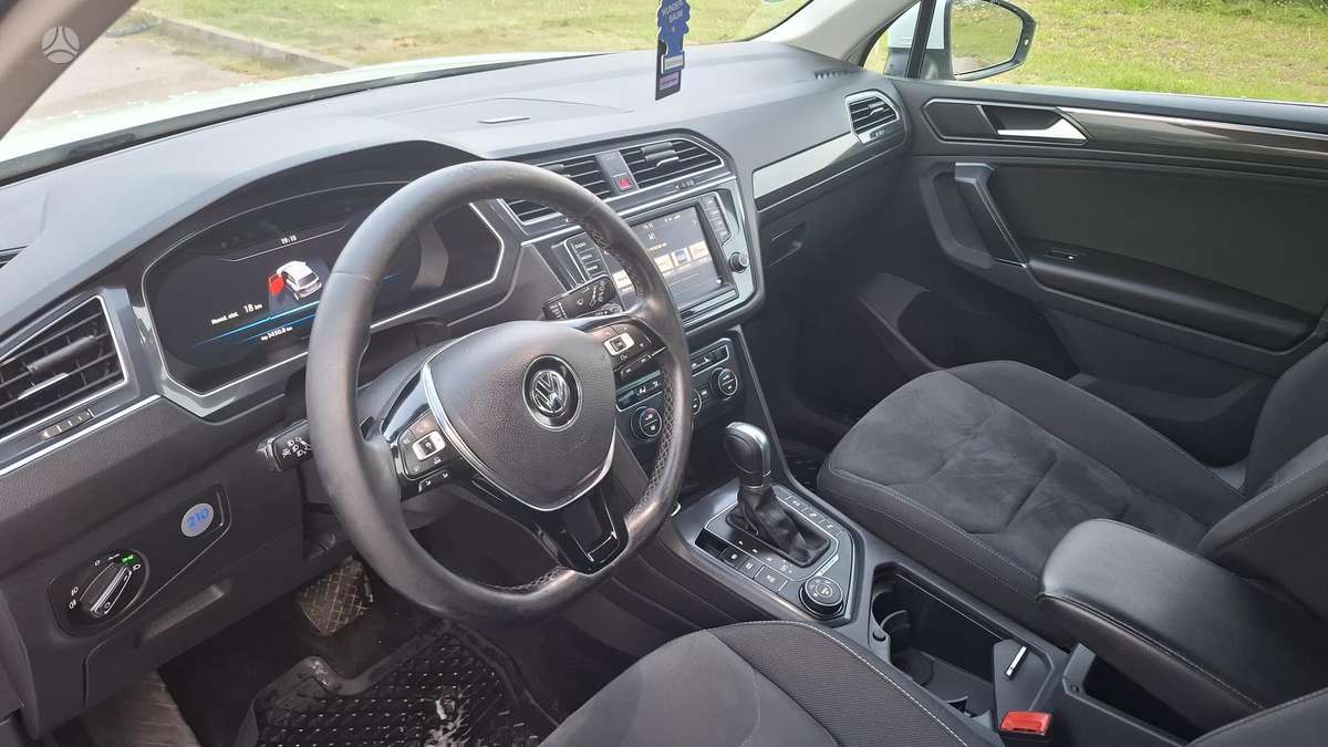 Volkswagen Tiguan - 11
