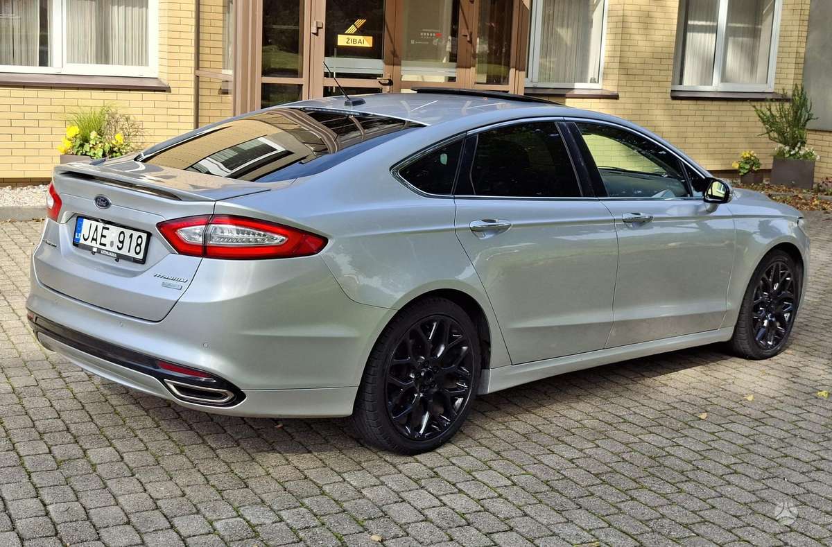 Ford Fusion - 7