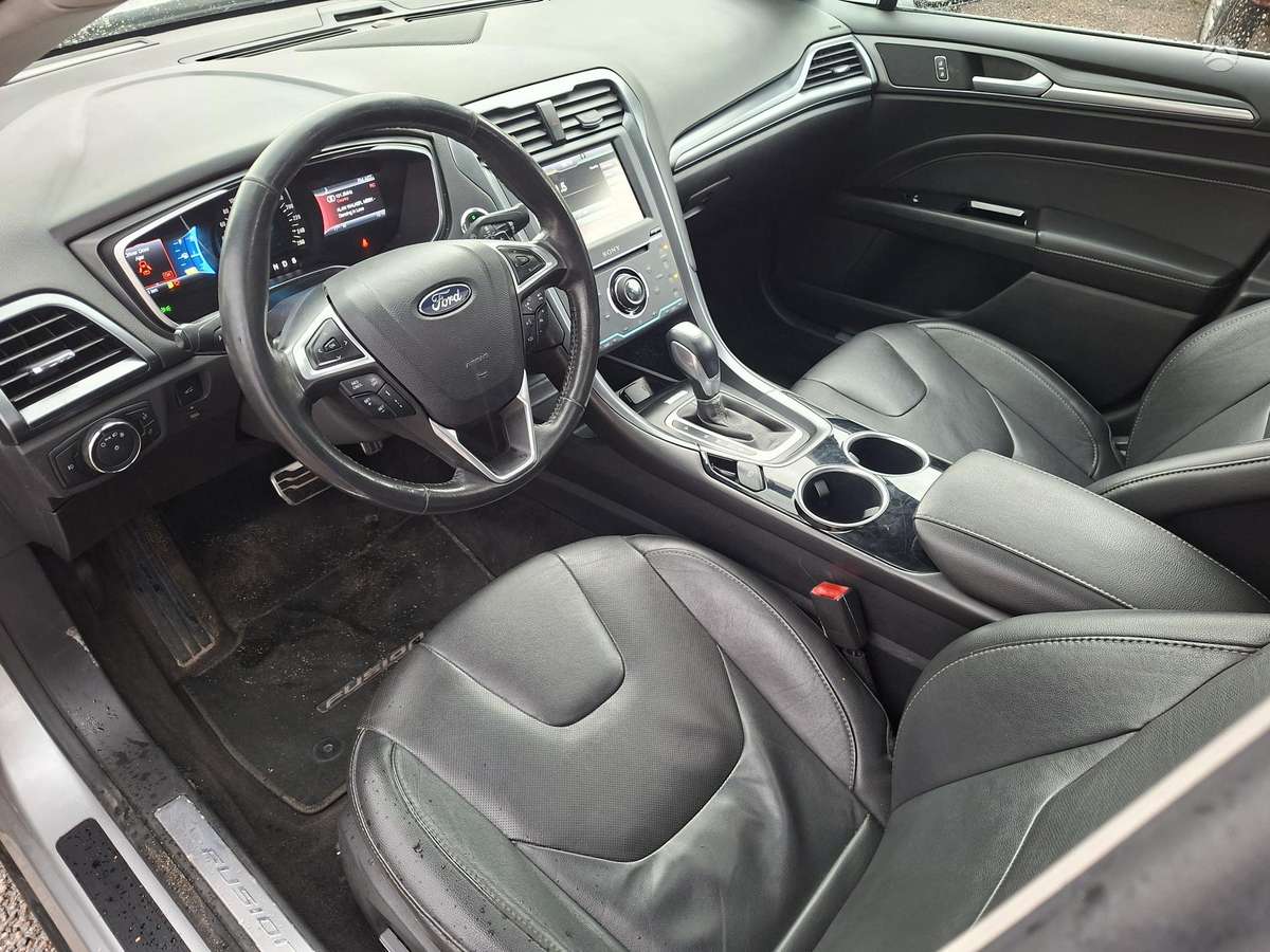 Ford Fusion - 10