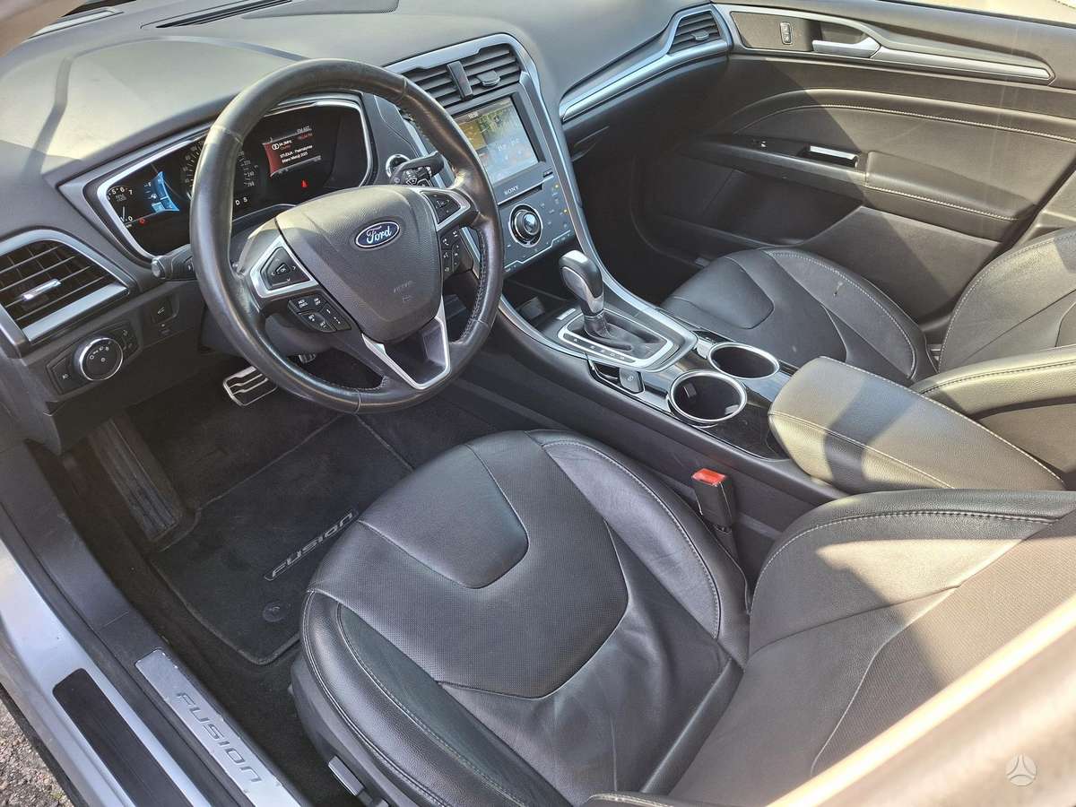 Ford Fusion - 11