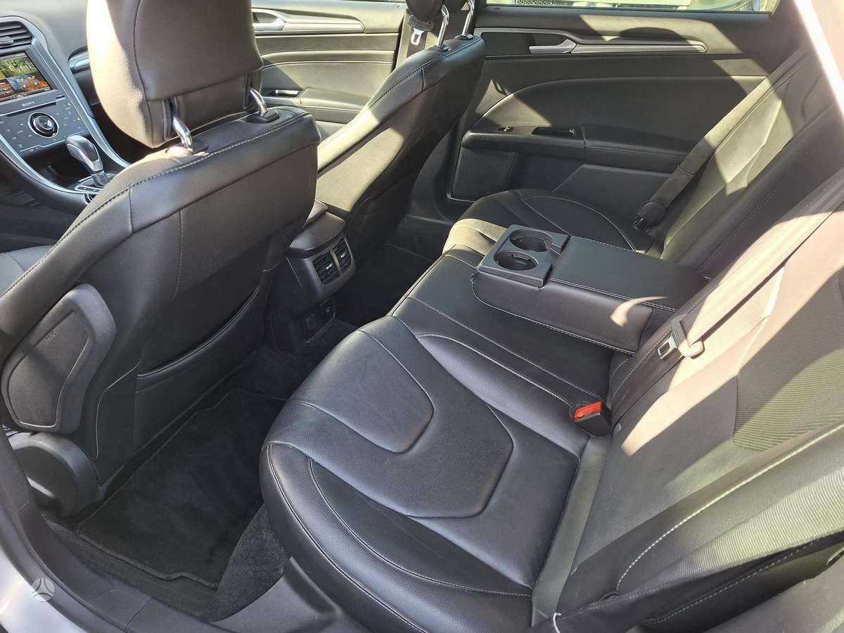 Ford Fusion - 12