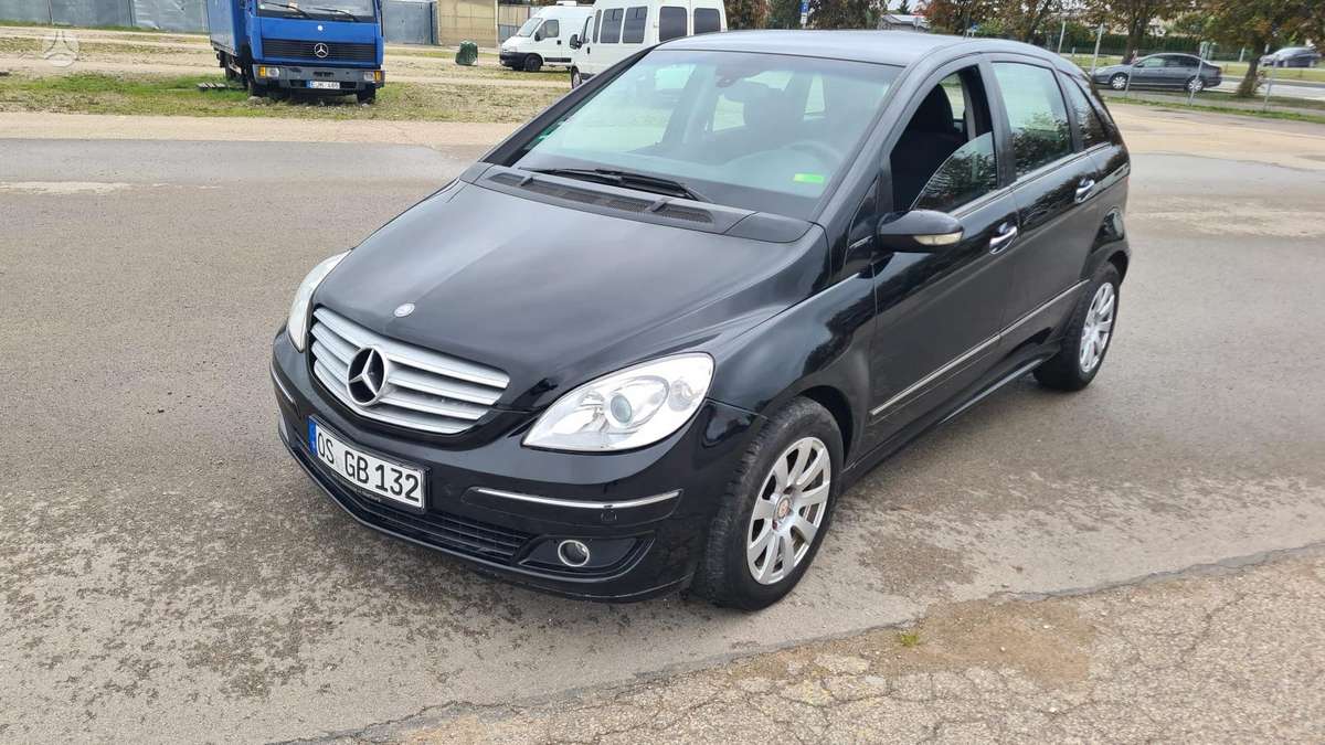 Mercedes-Benz B200 - 1
