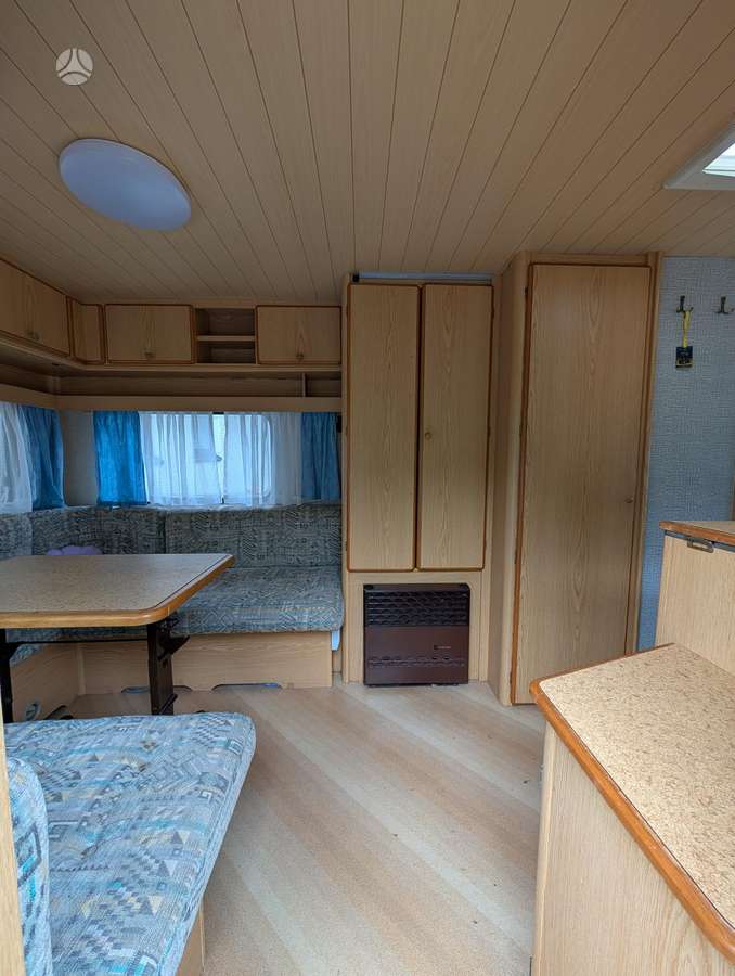 Knaus Sudwind 485, prikabinami nameliai