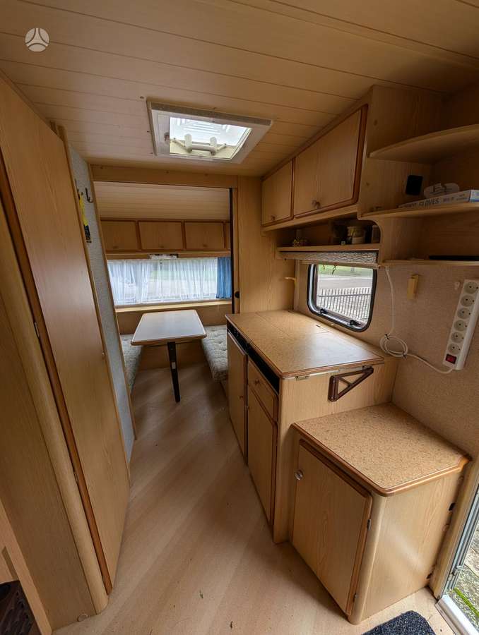 Knaus Sudwind 485, prikabinami nameliai