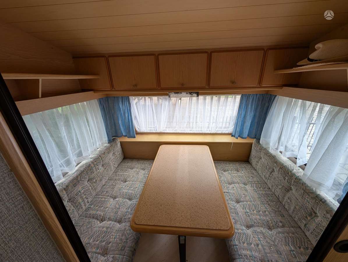 Knaus Sudwind 485, prikabinami nameliai