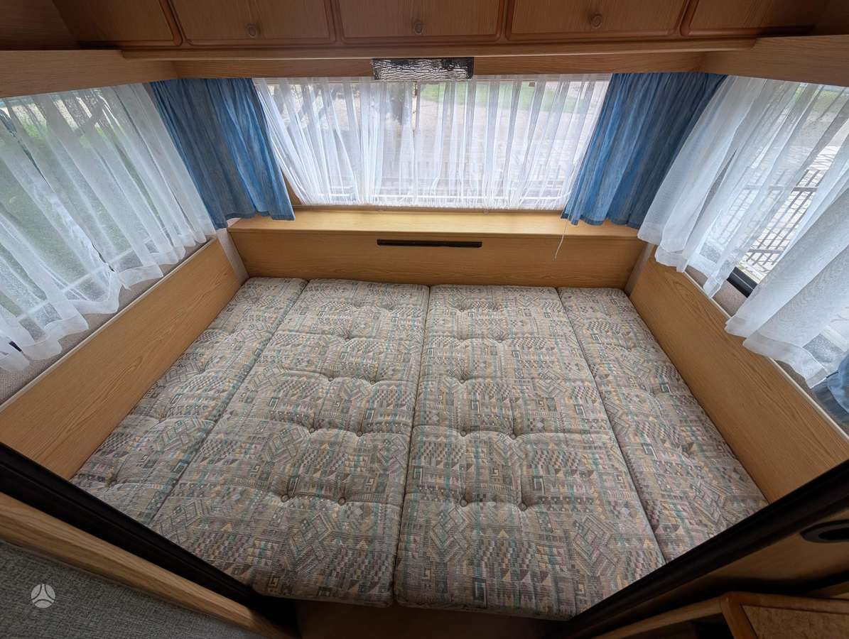 Knaus Sudwind 485, prikabinami nameliai