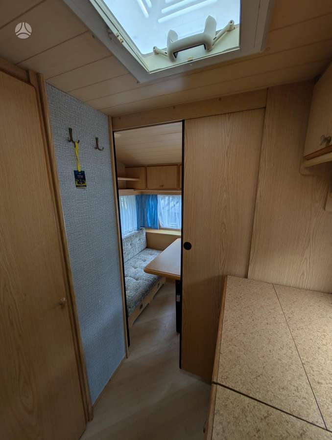 Knaus Sudwind 485, prikabinami nameliai