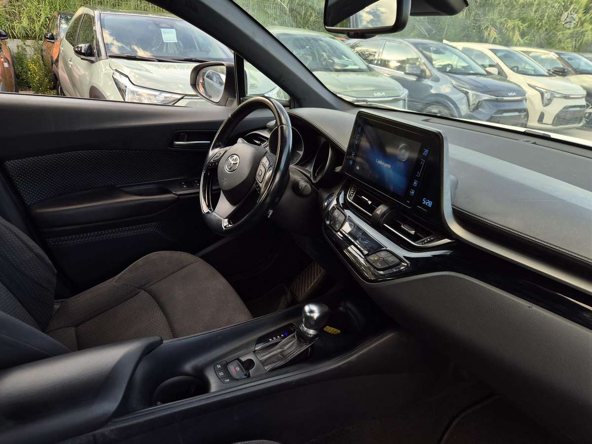 Toyota C-HR - 6