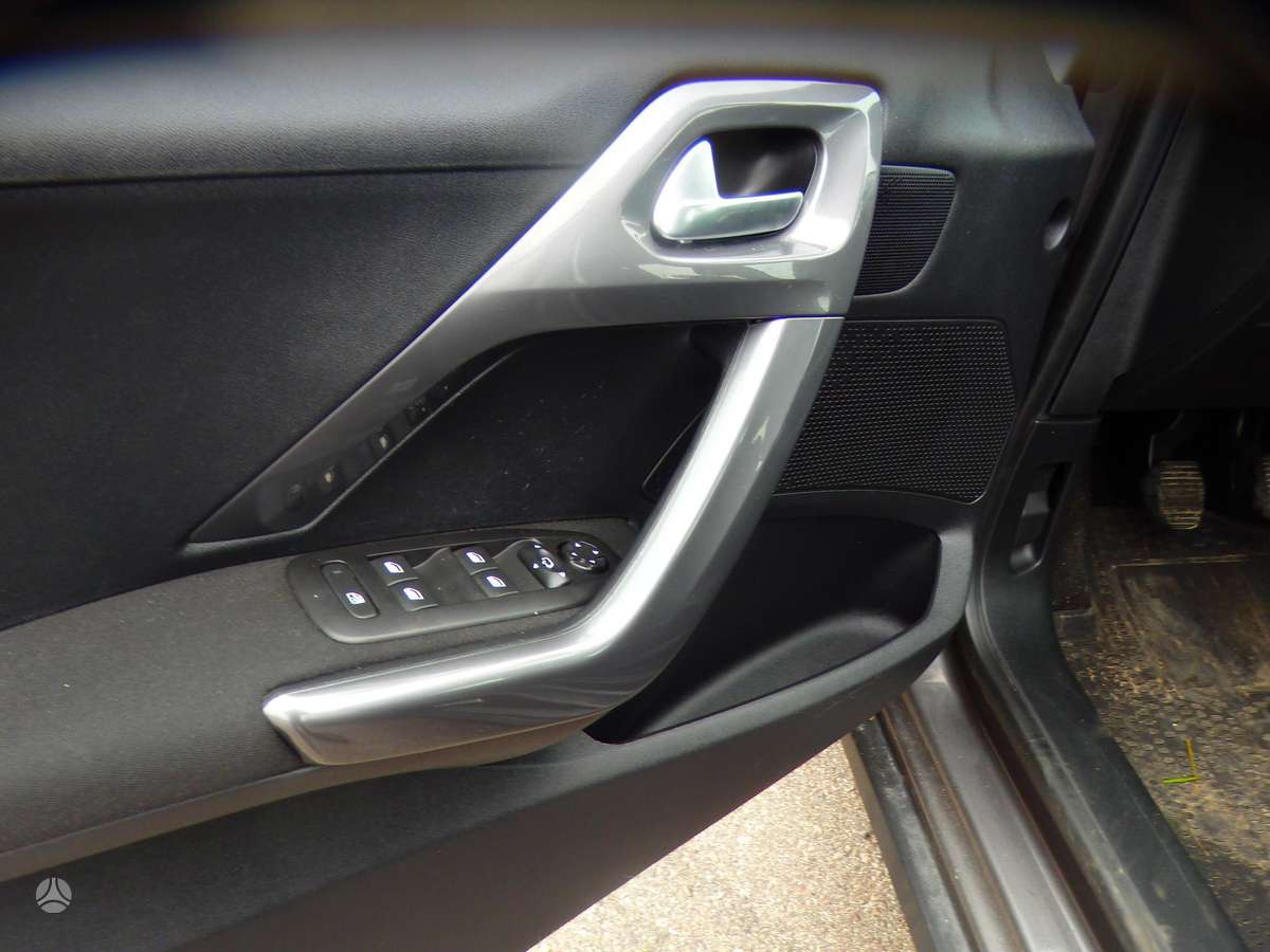 Peugeot 2008 - 8