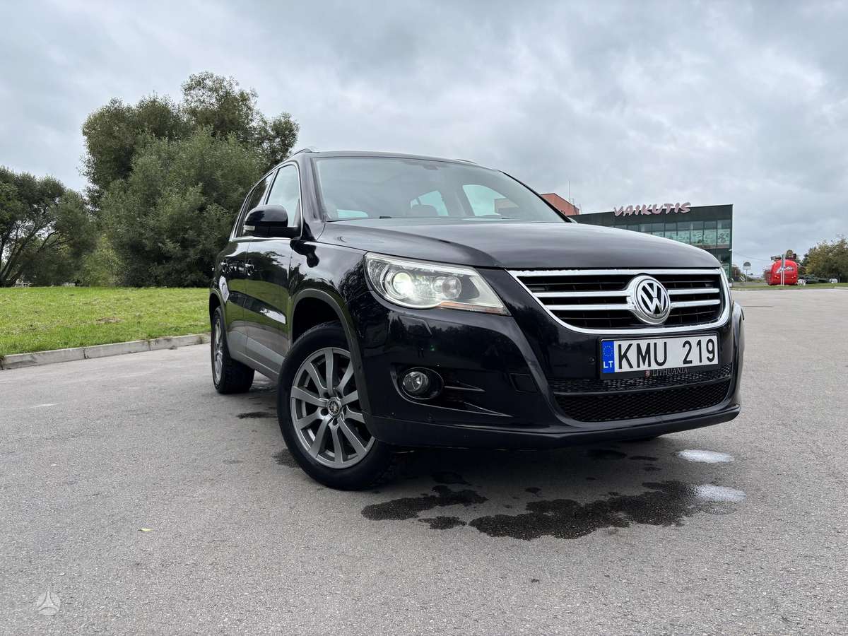 Volkswagen Tiguan - 1
