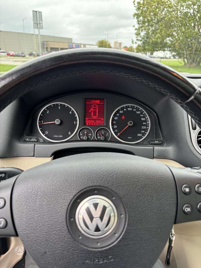 Volkswagen Tiguan - 10