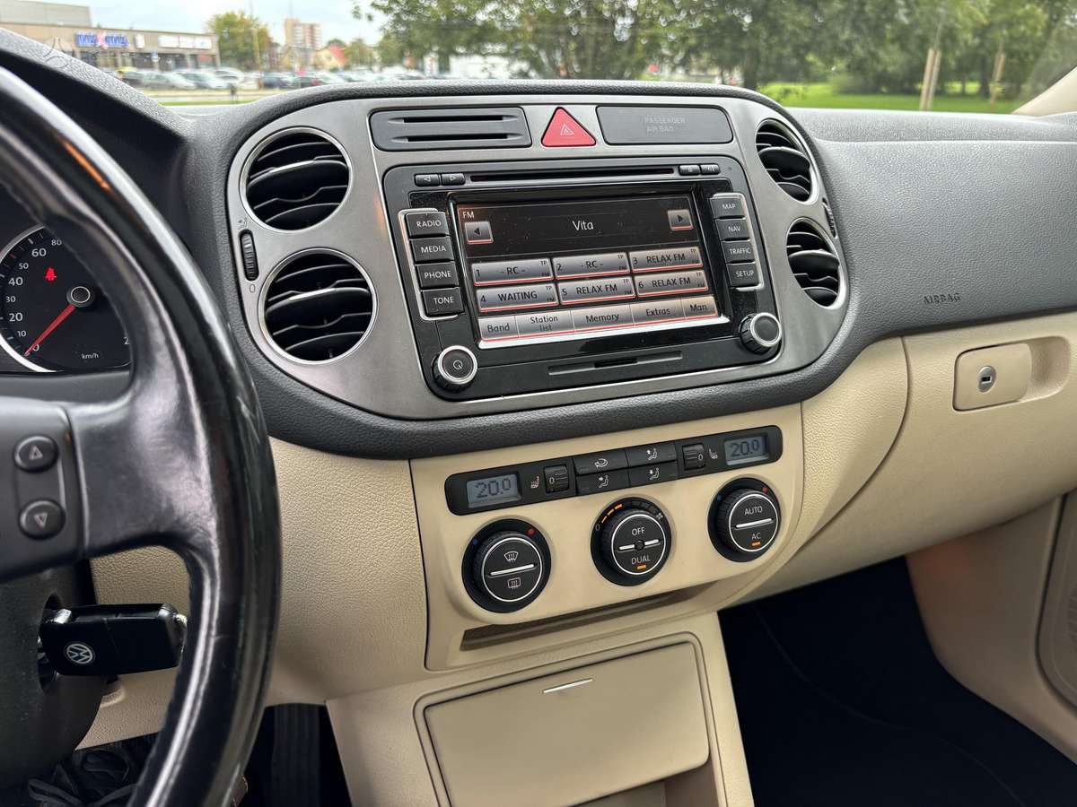Volkswagen Tiguan - 11