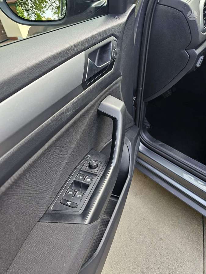 Volkswagen T-Roc - 10