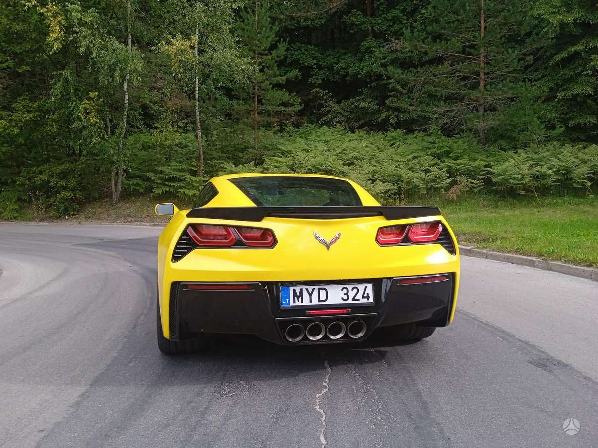 Chevrolet Corvette - 3