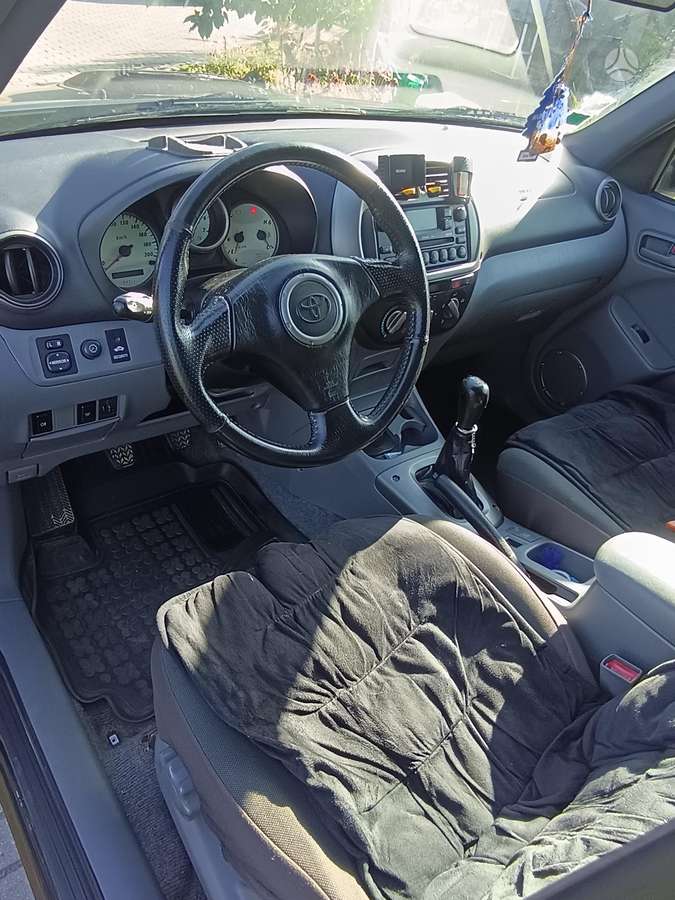 Toyota RAV4 - 1