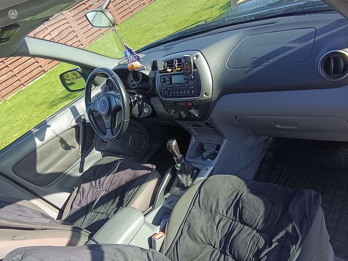 Toyota RAV4 - 9
