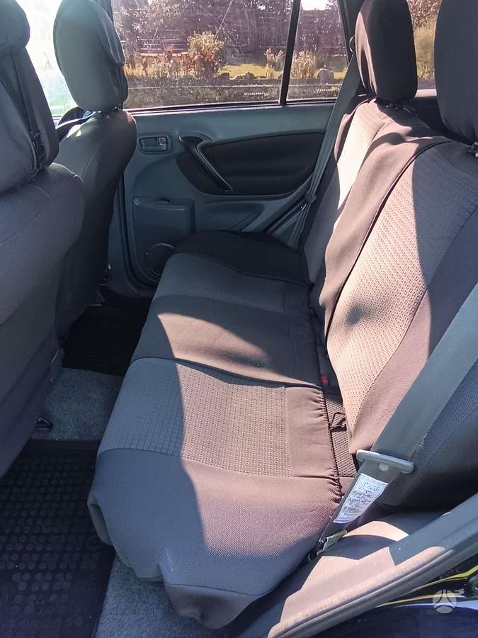 Toyota RAV4 - 10