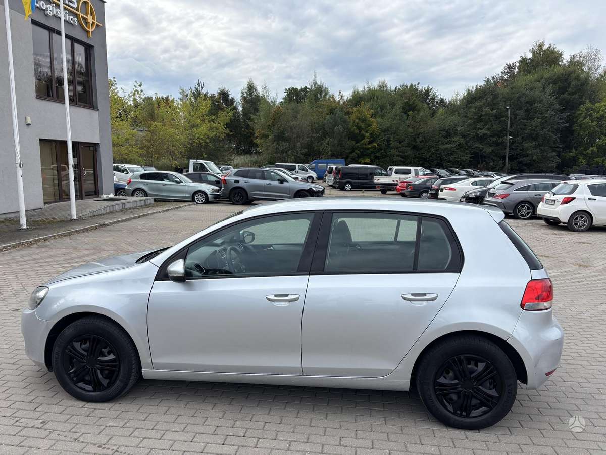 Volkswagen Golf - 1