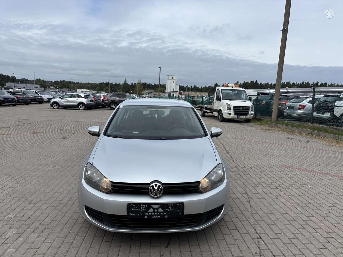 Volkswagen Golf - 6