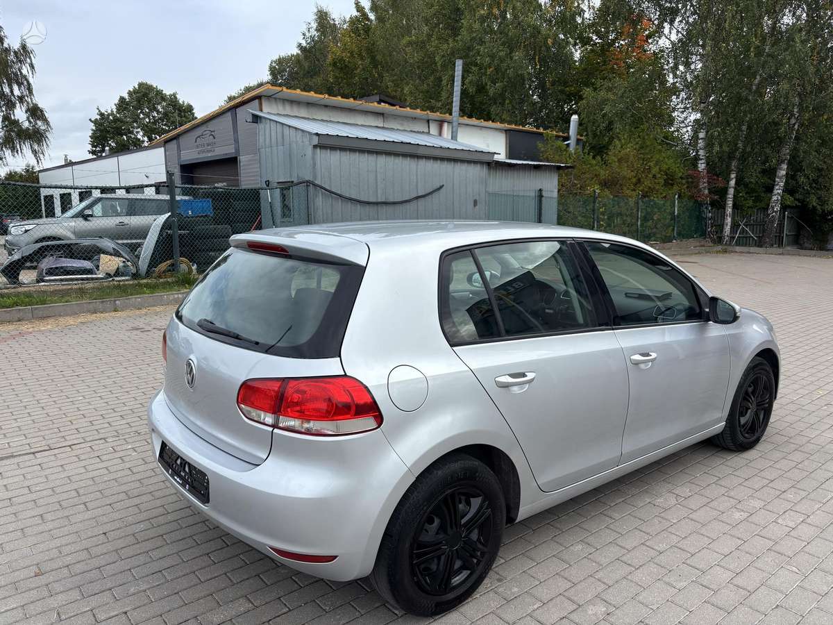 Volkswagen Golf - 8