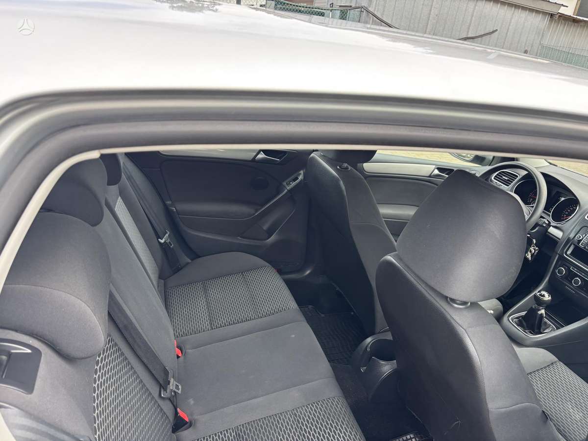 Volkswagen Golf - 10