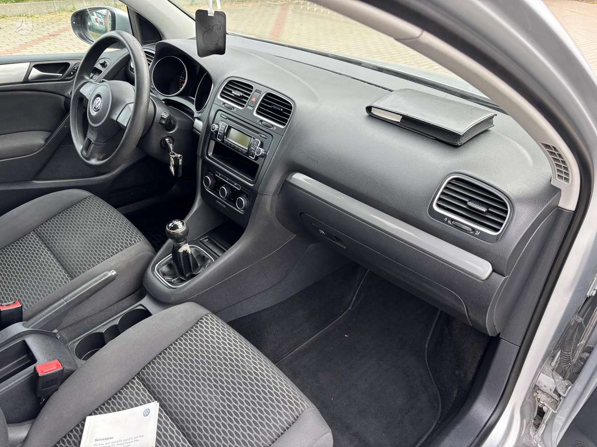 Volkswagen Golf - 11