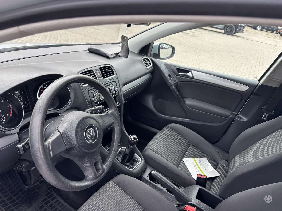 Volkswagen Golf - 12
