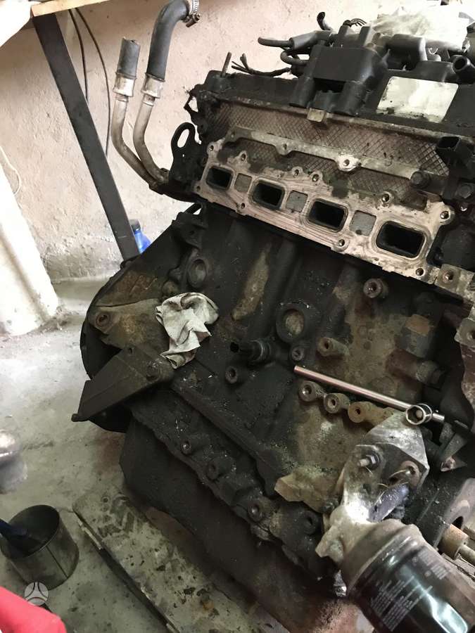 Jeep Cherokee variklio detalės