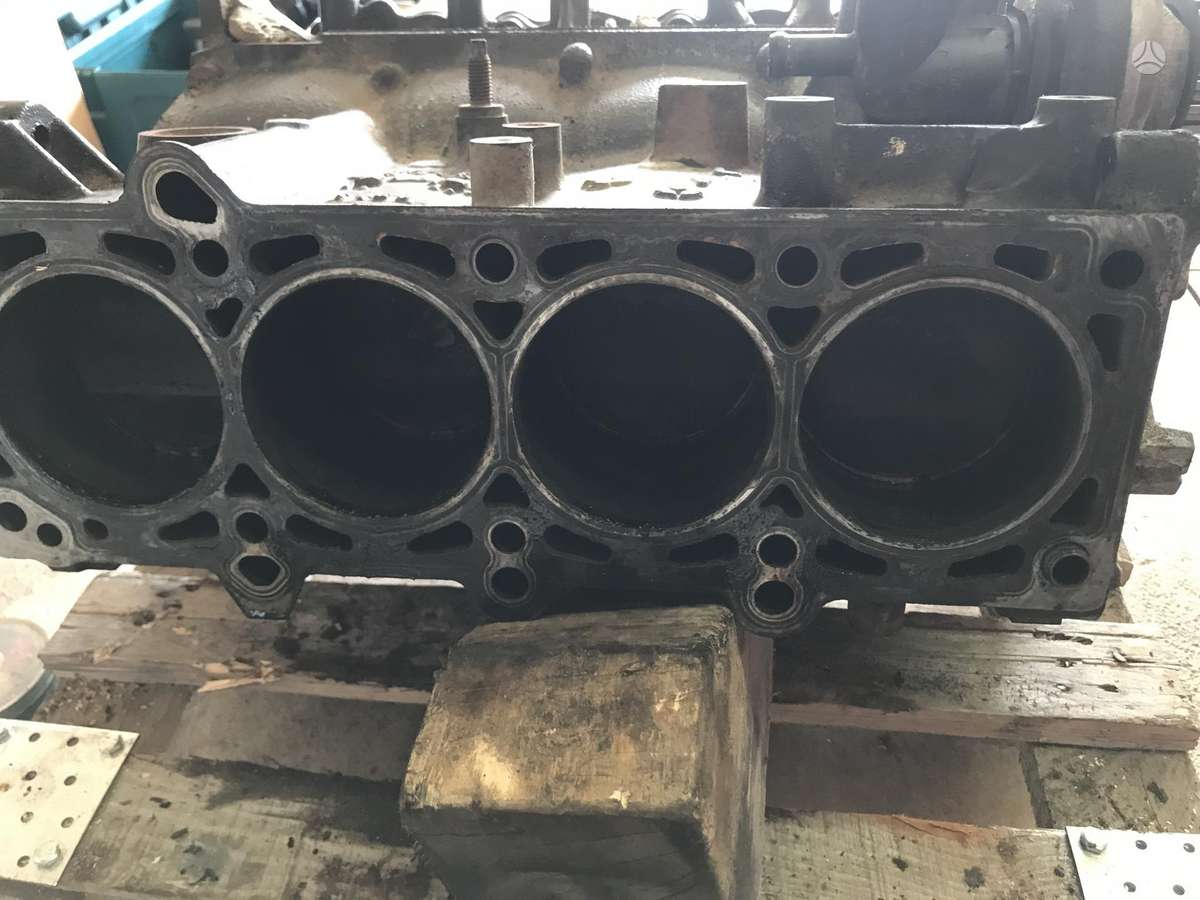Jeep Cherokee детали двигателя
