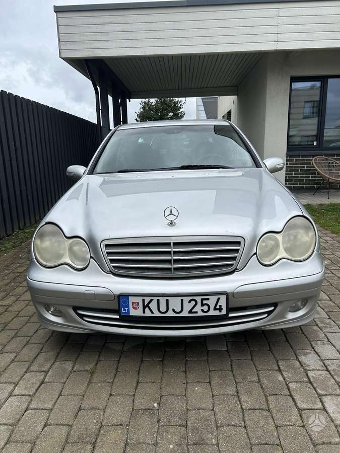 Mercedes-Benz C200 - 2