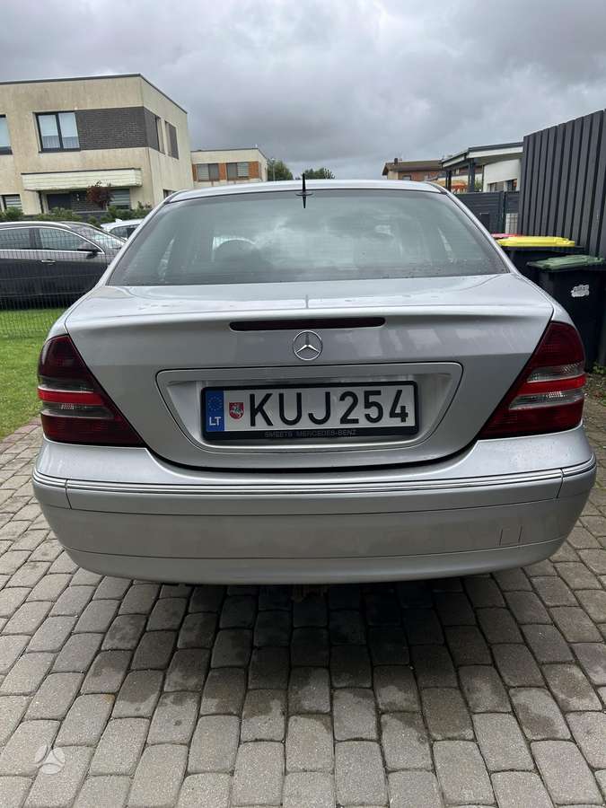 Mercedes-Benz C200 - 4