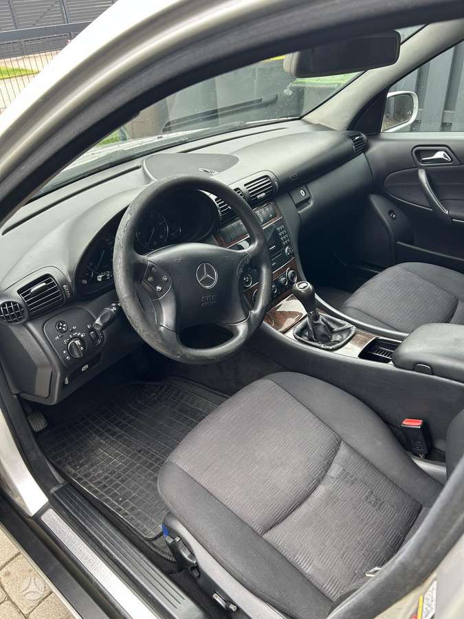 Mercedes-Benz C200 - 5