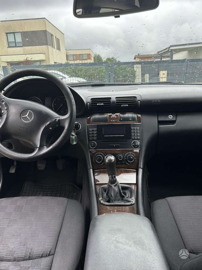 Mercedes-Benz C200 - 7