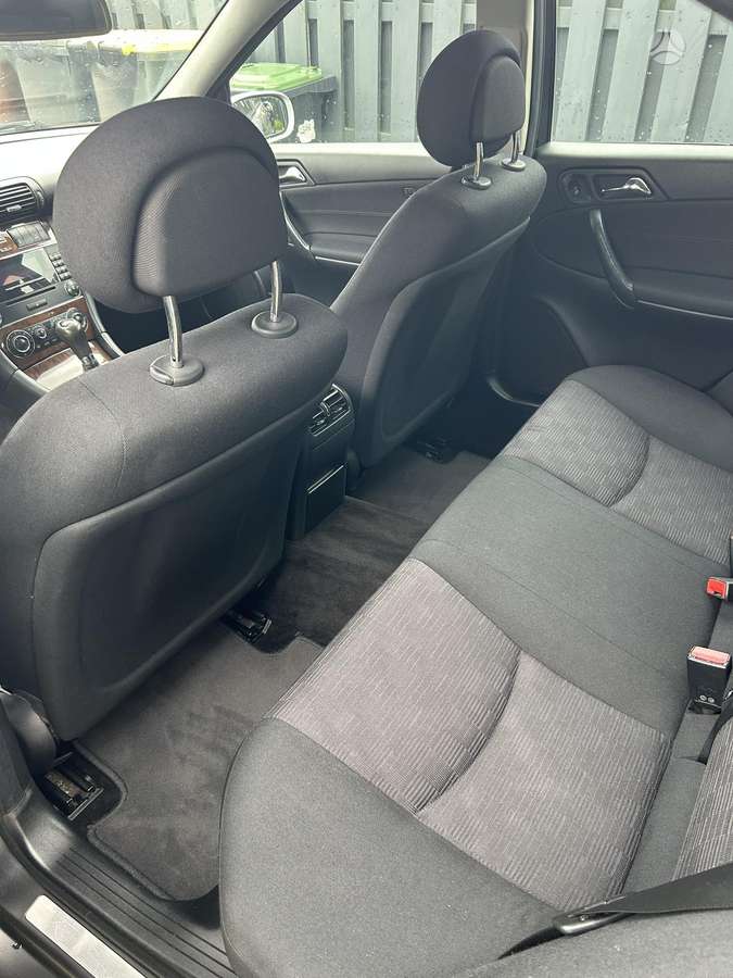 Mercedes-Benz C200 - 10