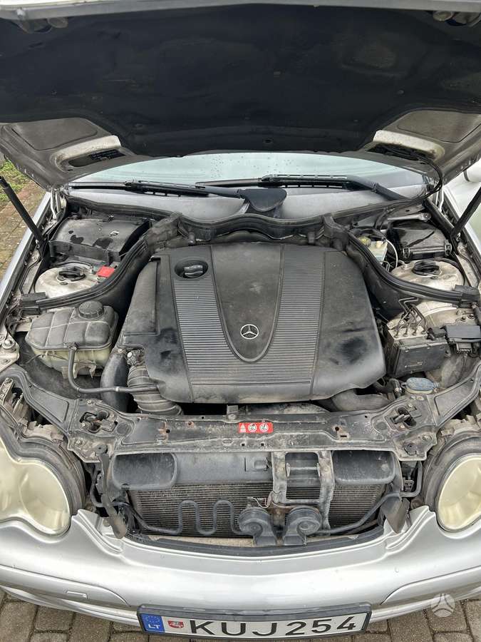 Mercedes-Benz C200 - 11