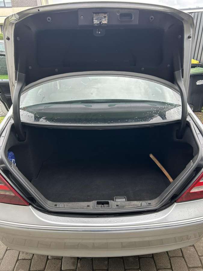 Mercedes-Benz C200 - 12