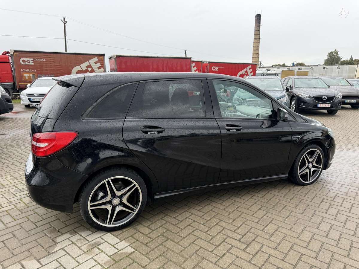 Mercedes-Benz B200 - 11