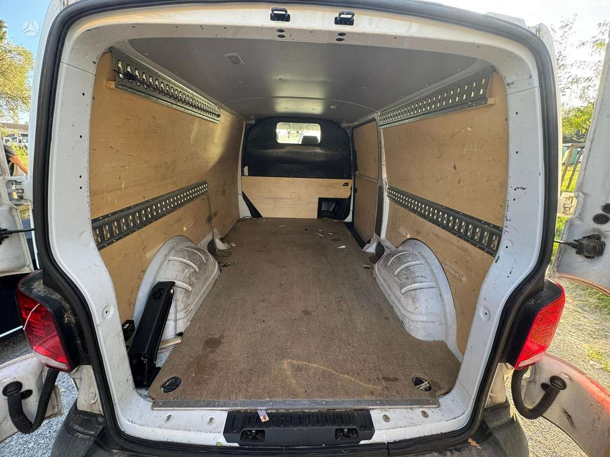 Volkswagen Transporter - 9